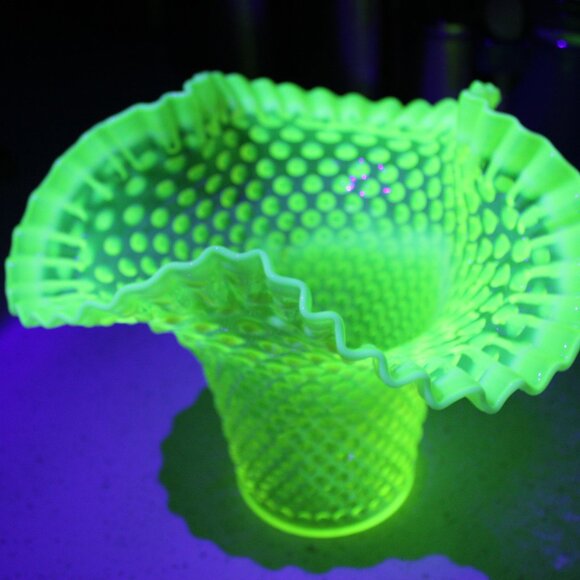 Topaz Opalescent Triangle Vase - Picture 8 of 14